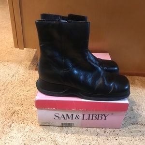 Sam & Libby Girls Black Leather bootie Sz 2 1/2